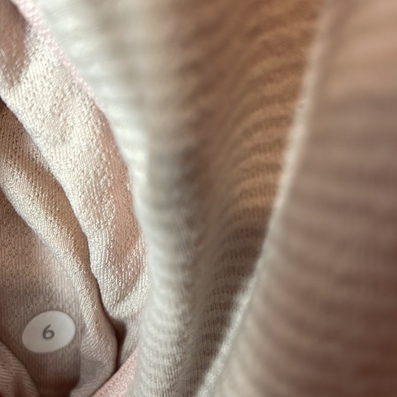 Lululemon light pink zip up jacket with thumb holes sz 6.   (Jjjj) - Picture 3 of 4